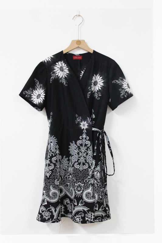 Lily Wrap Dress (Black Sun)