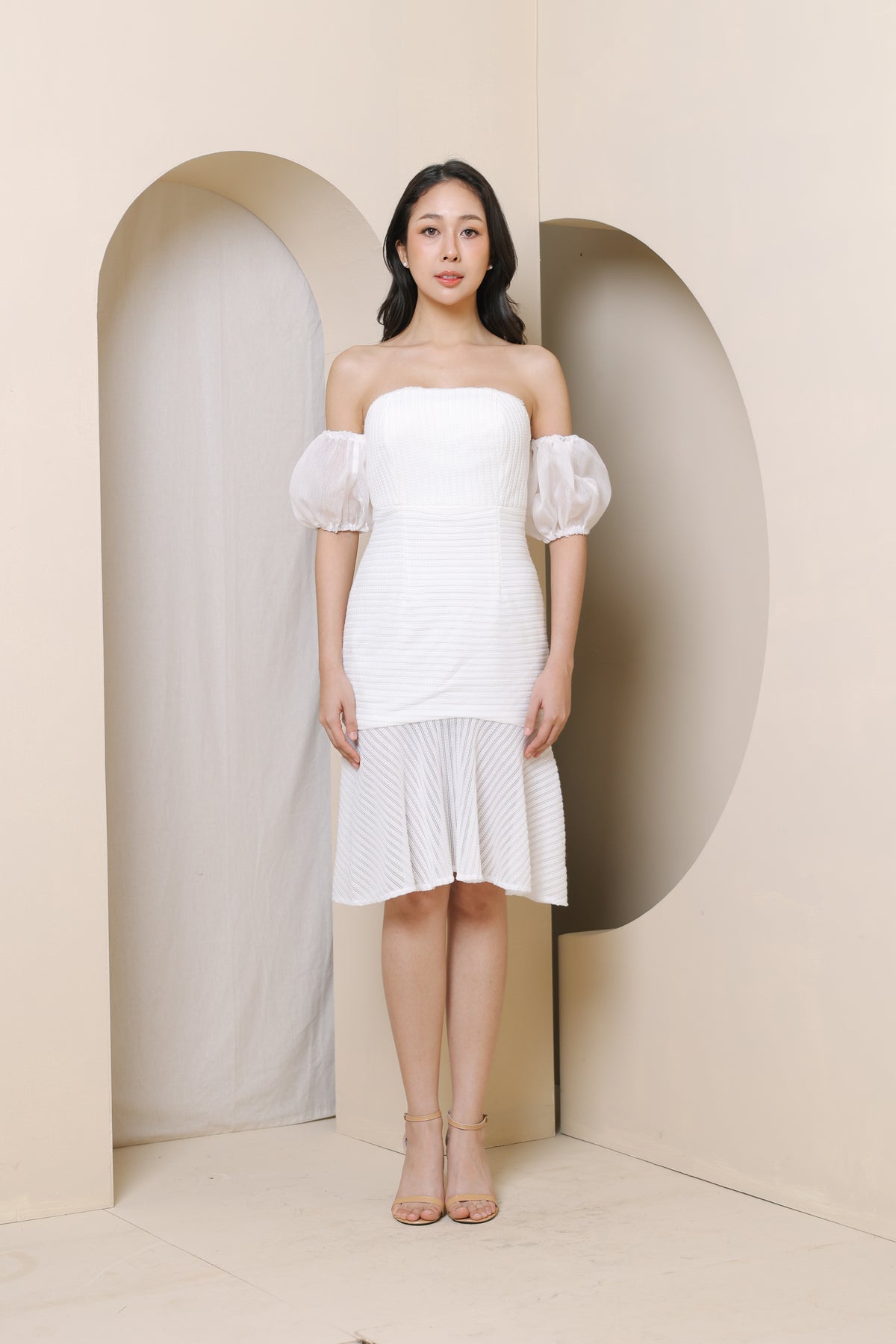 Swan Detachable Puff Sleeve Ruffle Dress (White)