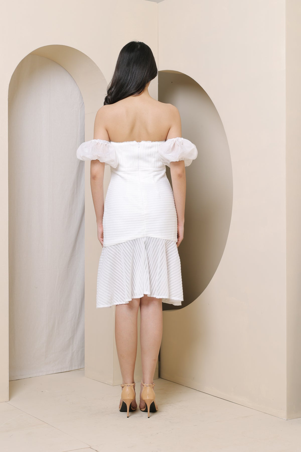 Swan Detachable Puff Sleeve Ruffle Dress (White)